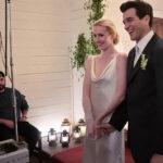 Les acteurs Paul Anthony Kelly et Sarah Pidgeon sur le tournage de la série Love Story : JFK Jr & Carolyn Bessette